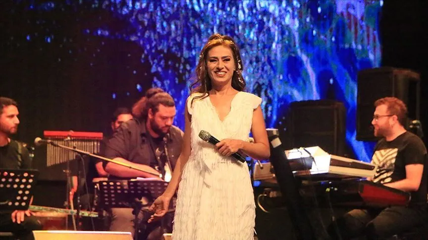 Yıldız Tilbe’den Hande Erçel ve Hakan Sabancı’nın ayrılığına yorum!