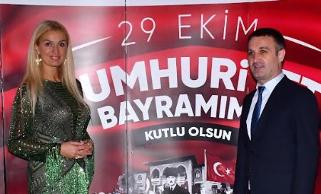 Ataşehir’de Tarihi Anlar: Atamızın Kıyafetleri Göz Kamaştırdı