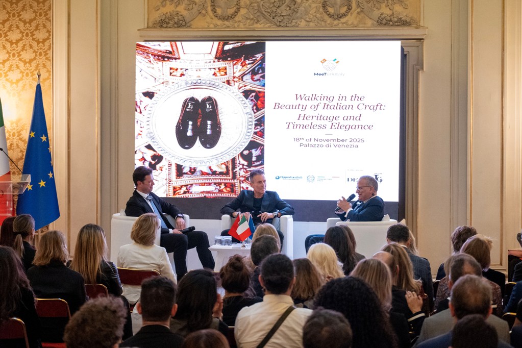 DESA VE LUCA GROSSİ İŞ BİRLİĞİNİ VENEDİK SARAYI’NDA KUTLADI