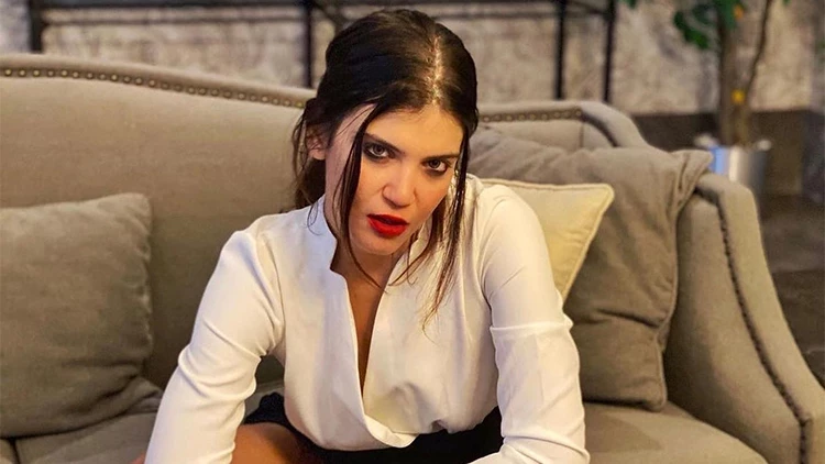 “Senin annen de yazsa sen de oynarsın”