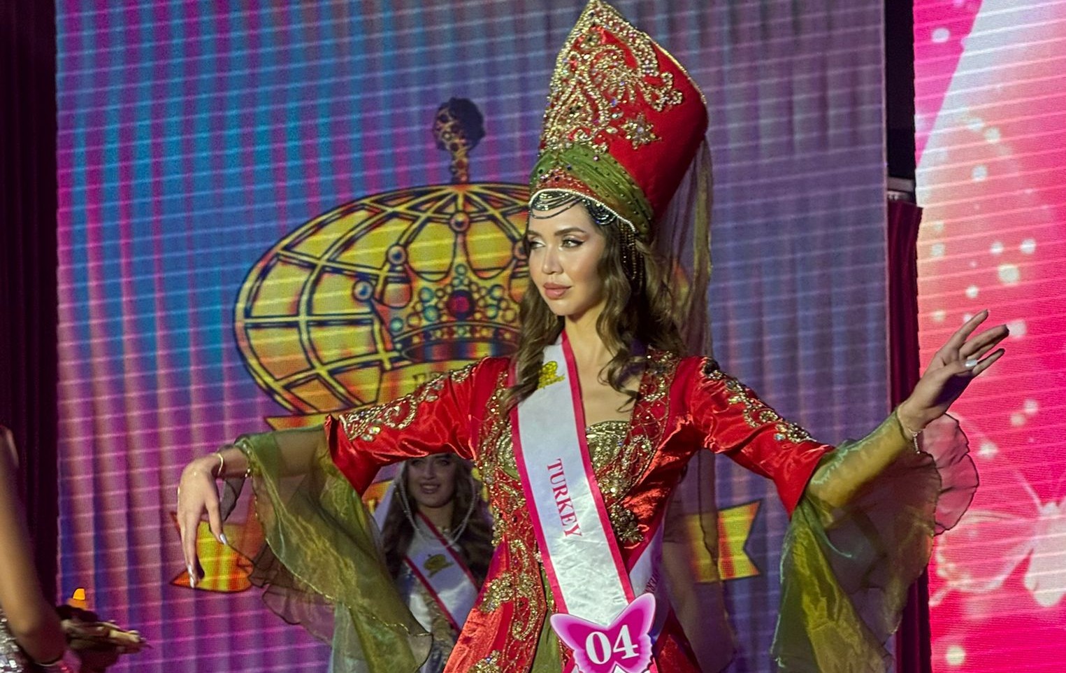 Sabiha alakuşu Osmanlı kostümüyle ses getiren Çin’in şenden kentin’de