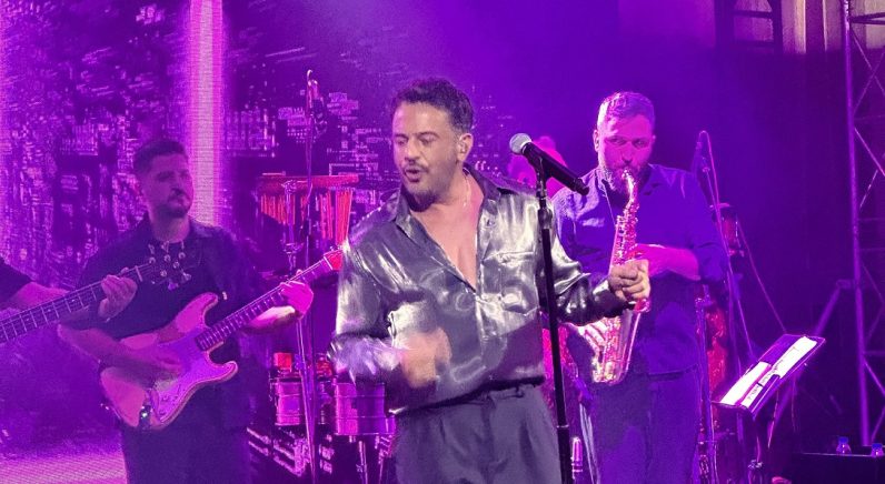 Emre Altuğ İddialı Geliyor!